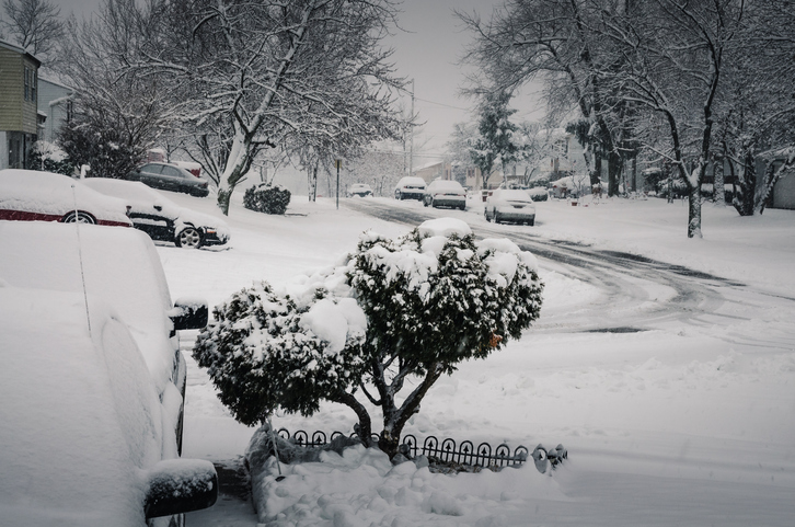 Heavy snowfall in the Midwest town