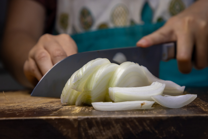 Slicing an onion