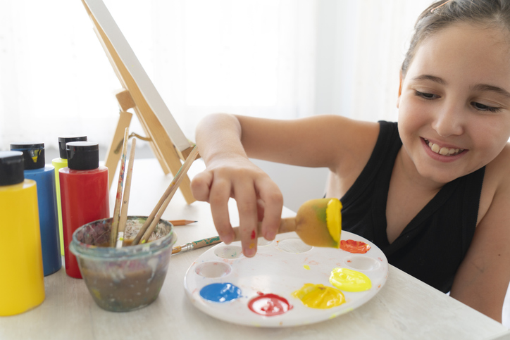 Little painting artist