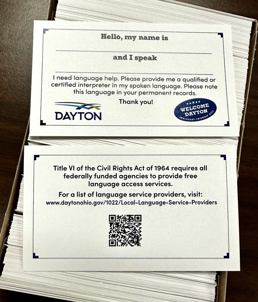 Distribuyen tarjetas "I Speak..." en Dayton