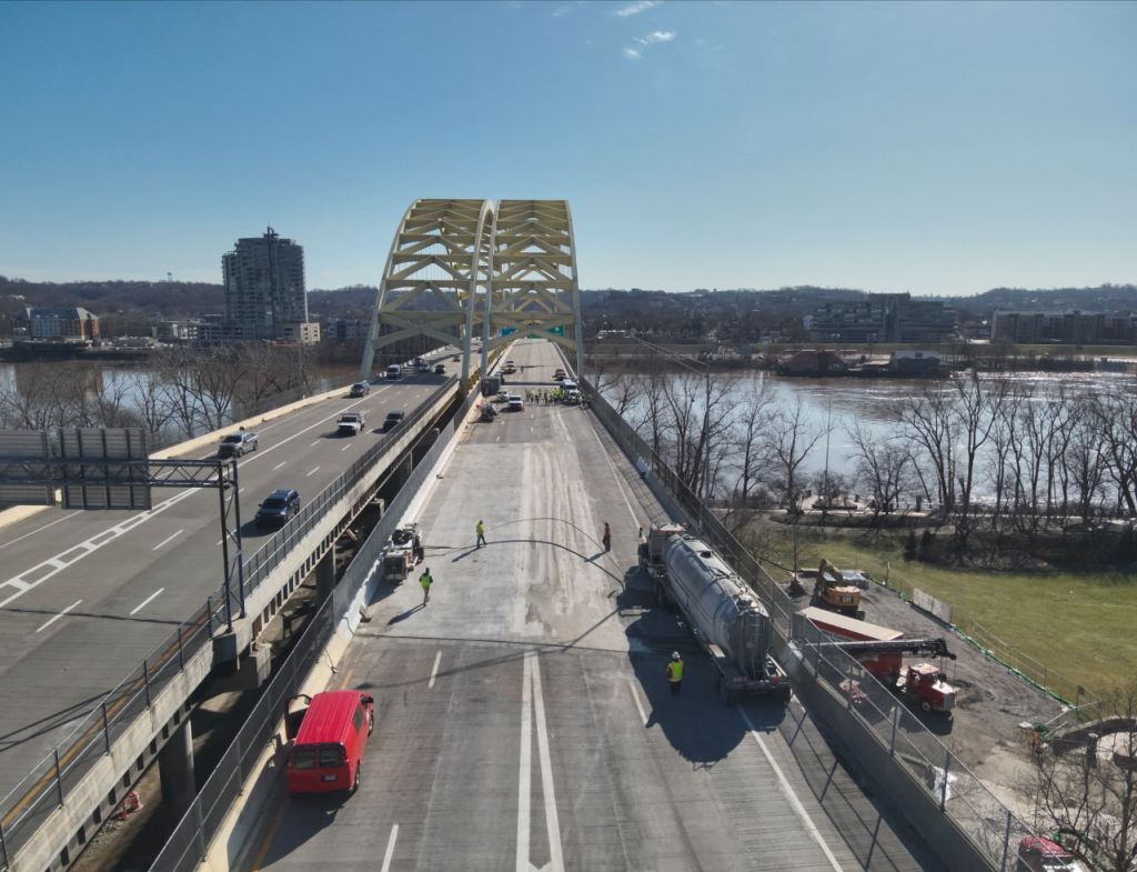 Reabren los carriles en dirección sur de la I-471 en el puente Big Mac