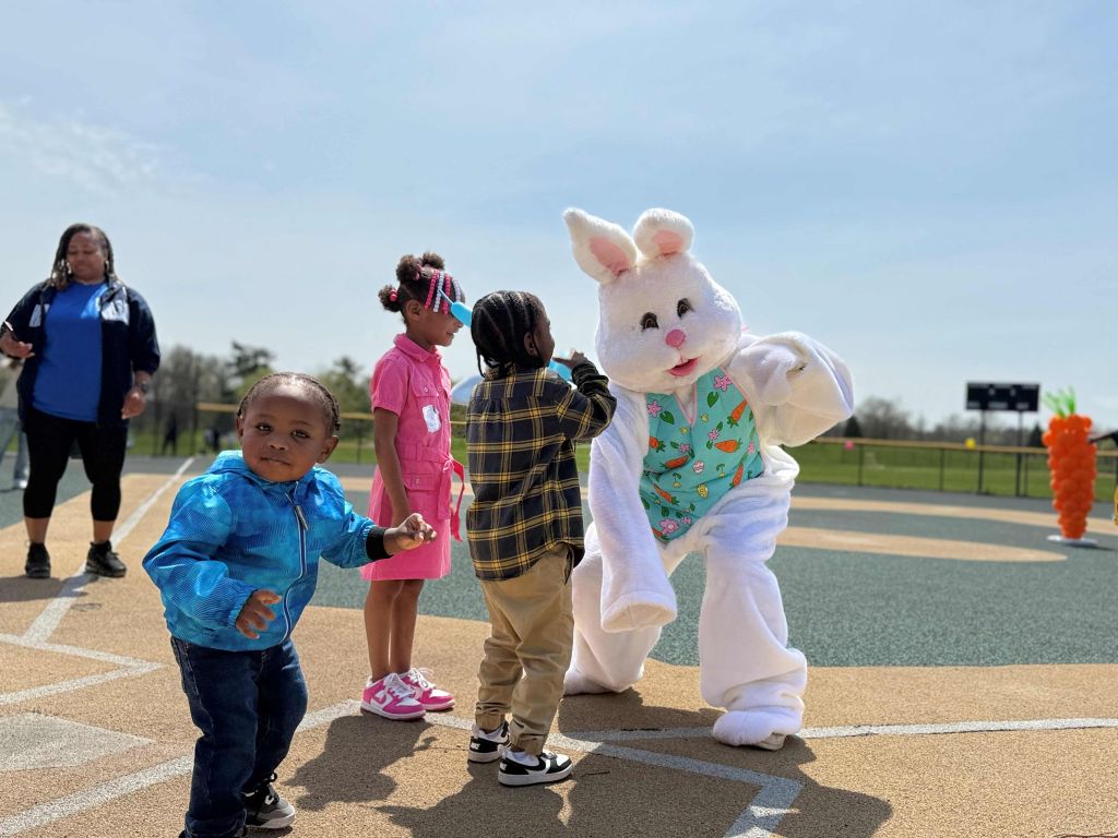 ¡Conejo de Pascua llena de alegría primer “Spring Fling”!