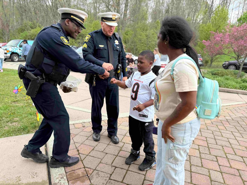 ¡Policía de Cincinnati también compartió con los peques!