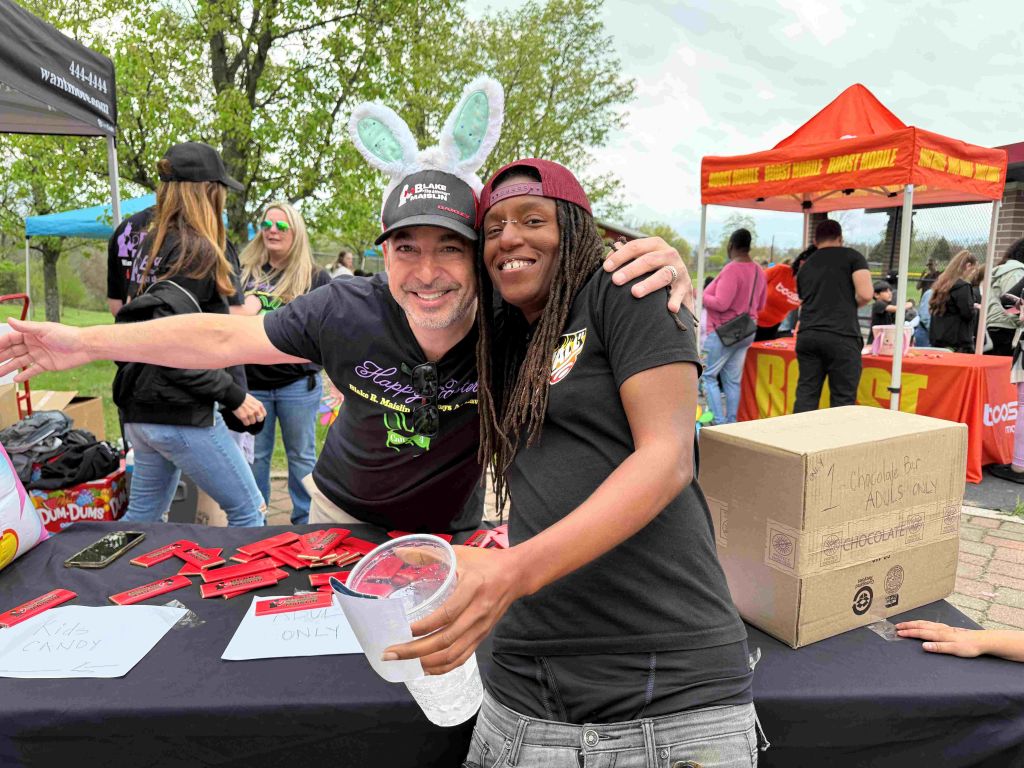 Chocolates de Blake Maislin en la mesa más visitada