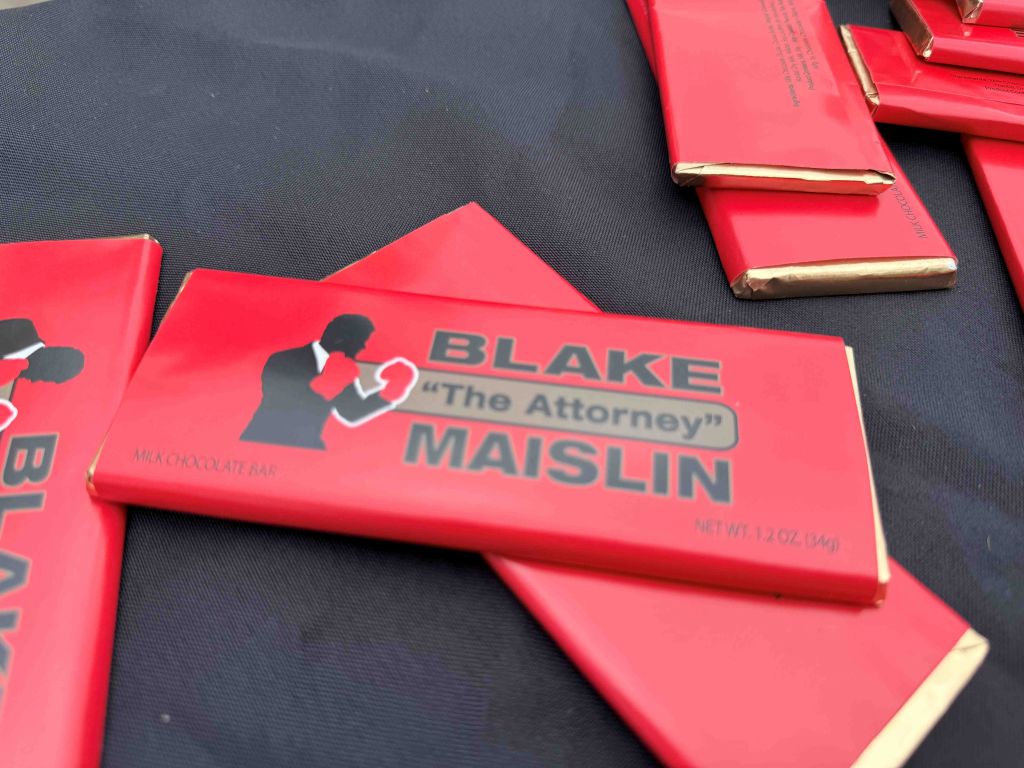 Chocolates de Blake Maislin en la mesa más visitada