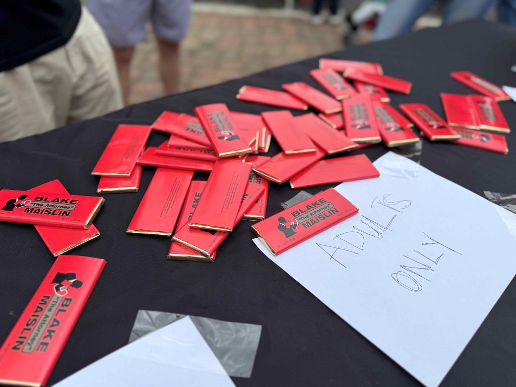 Chocolates de Blake Maislin en la mesa más visitada