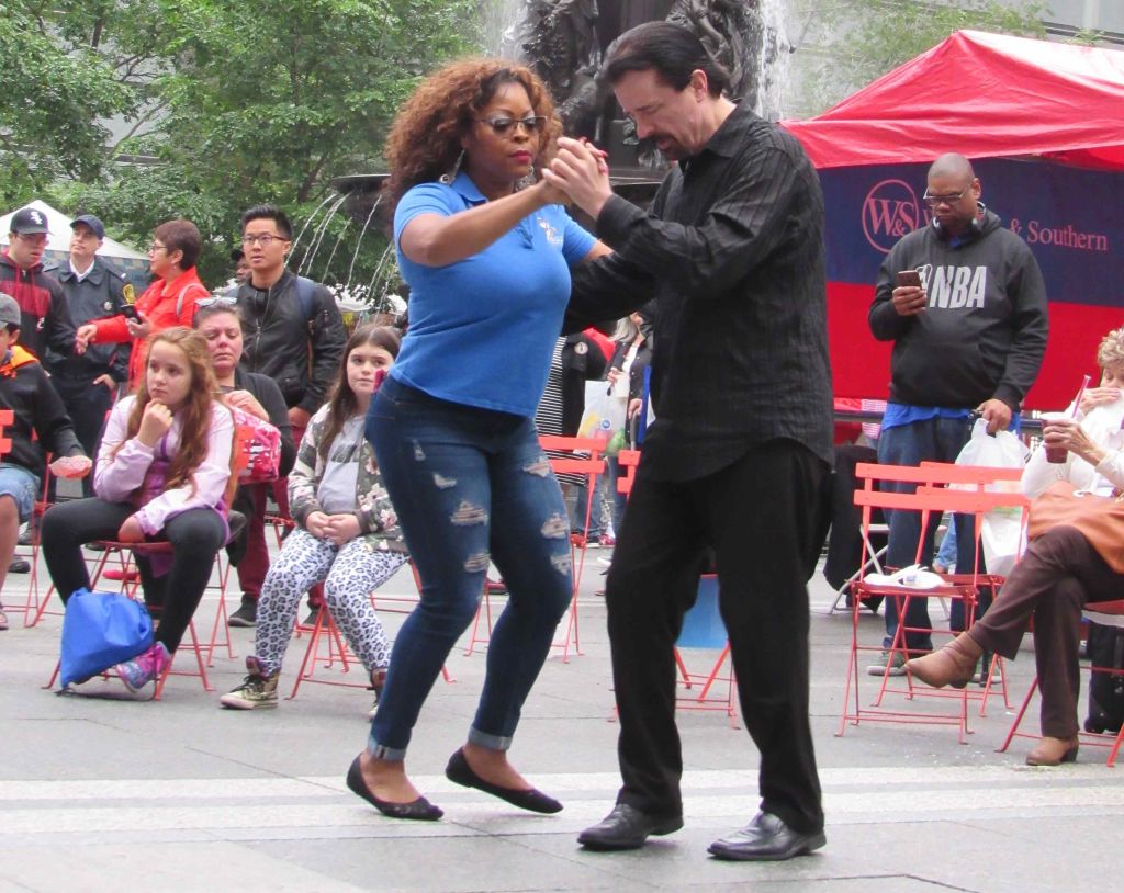 Cincinnati se llena de alegría latina con “Salsa on the Square”