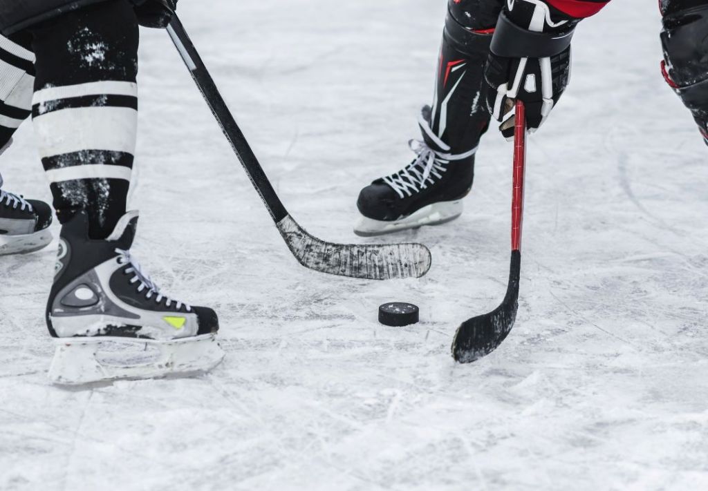 ¿Cuándo se inaugura la temporada de hockey sobre hielo?