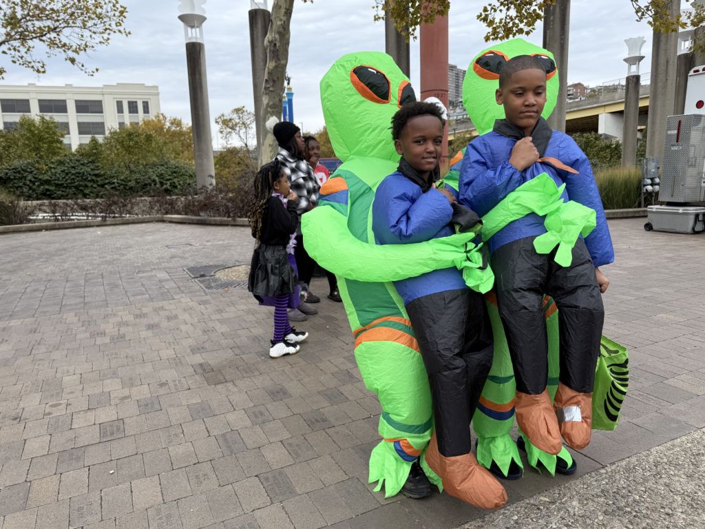 ¡Hasta los extraterrestres disfrutaron en “Halloween Jamboree”!