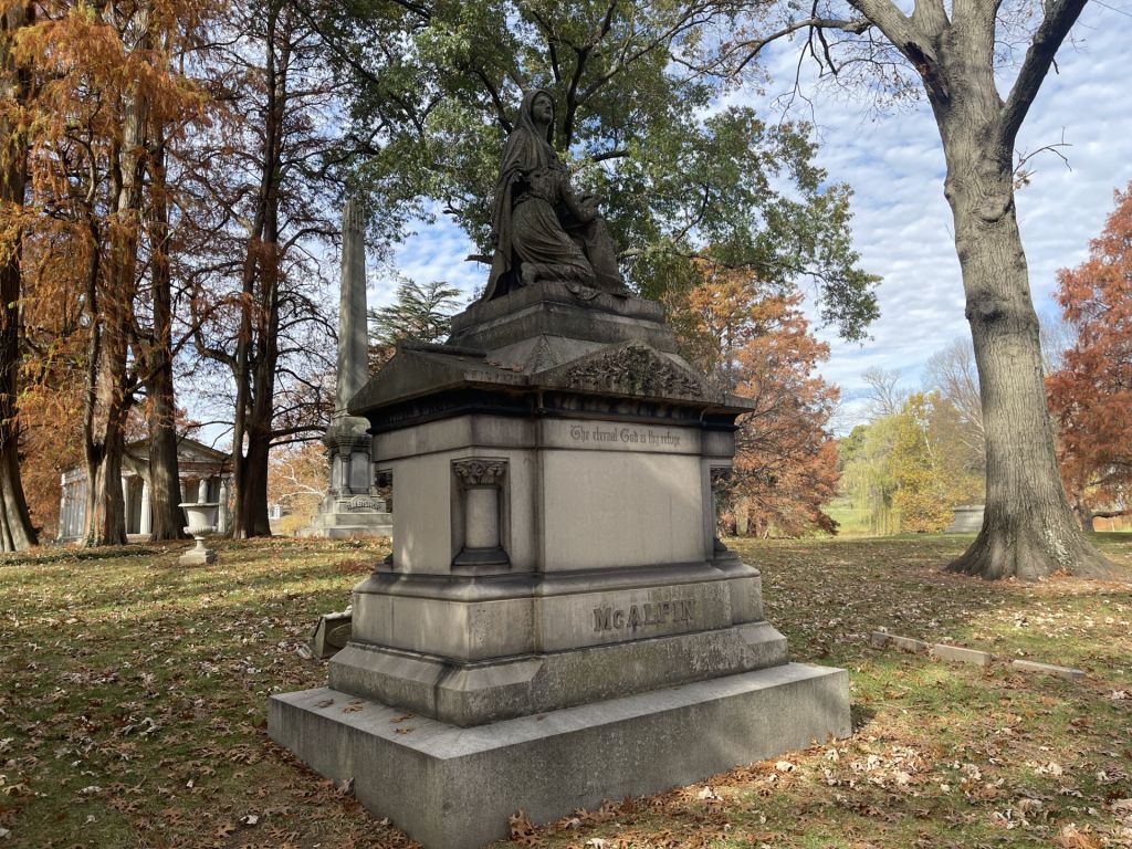 Panteones, curiosidades y misterios, ¿Cómo se “revive” la historia?