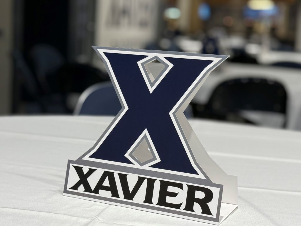 Duelo de Musketeers en vóleibol femenino, ¿Contra quienes?