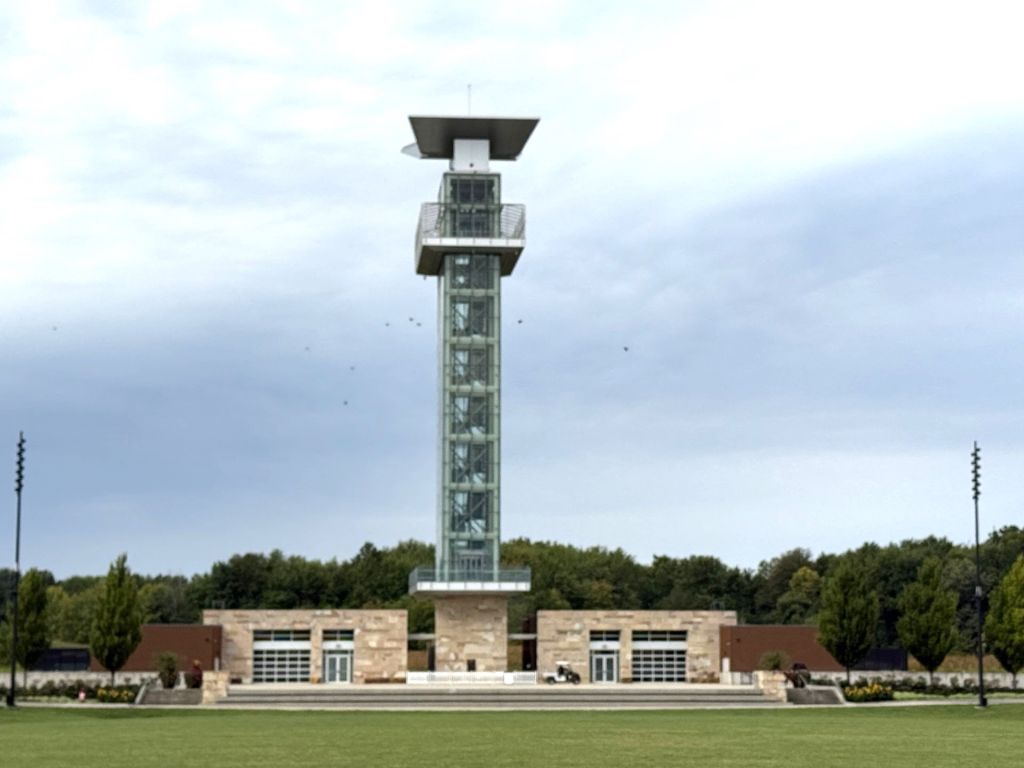 ¡A patinar sobre hielo frente a una “torre de control” este finde!