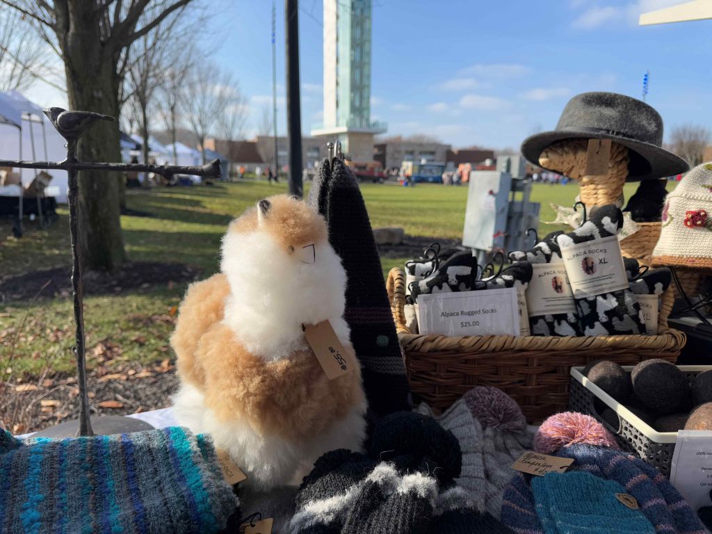 “The Off Market” despide temporada durante exhibición navideña