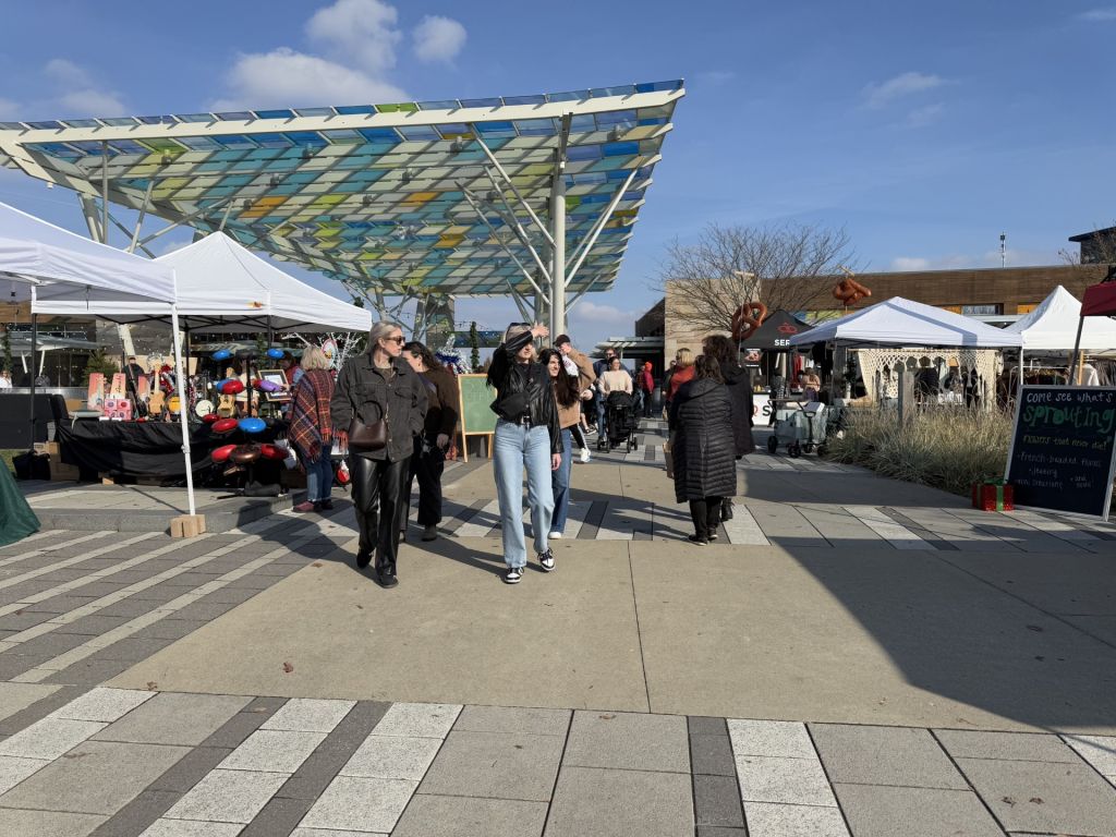 “The Off Market” despide temporada durante exhibición navideña