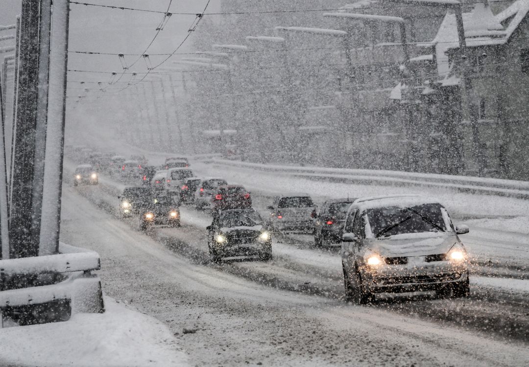 Cincinnati amanece bajo nieve récord y carreteras peligrosas