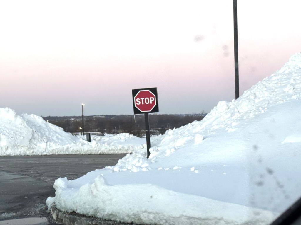 Escuelas y universidades permanecen cerradas por frío extremo