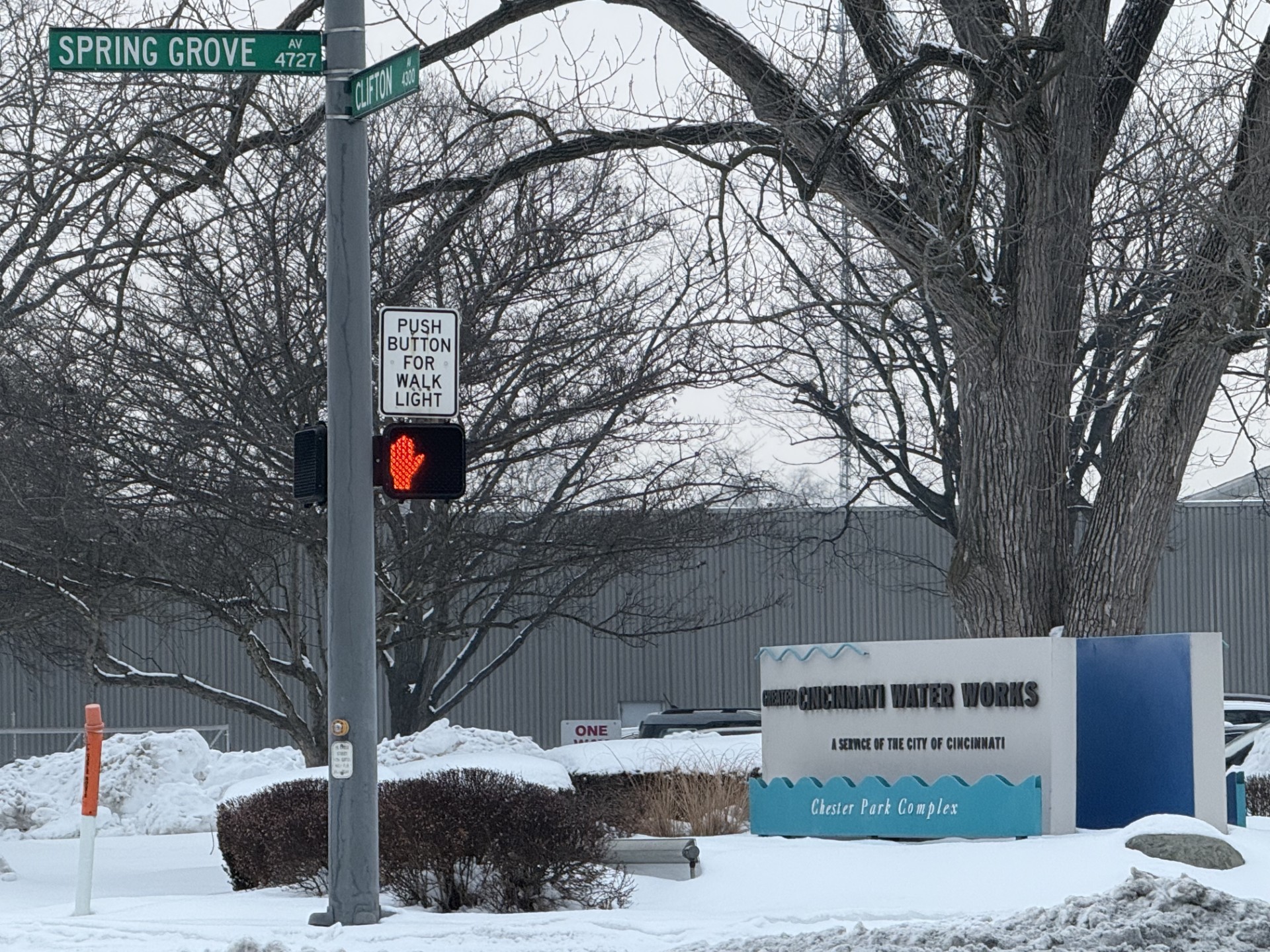 GCWW trabaja en reparaciones de tuberías rotas y fuga de agua  