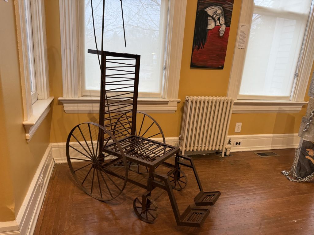 Centro de arte clausura exhibición “Rooms of Grief”