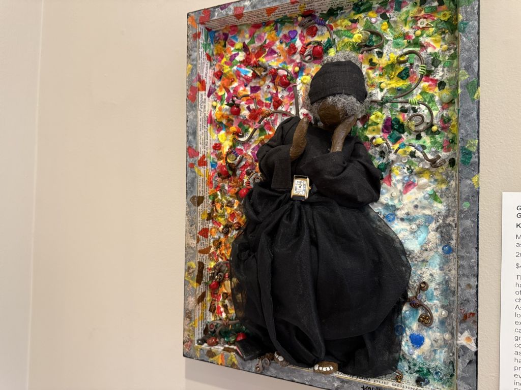 Centro de arte clausura exhibición “Rooms of Grief”