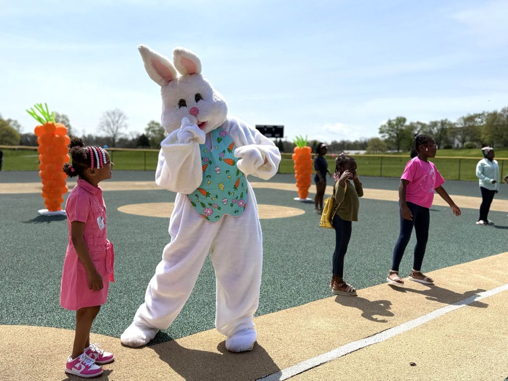 ¡El Conejo de Pascua está listo para Spring Fling 2026!