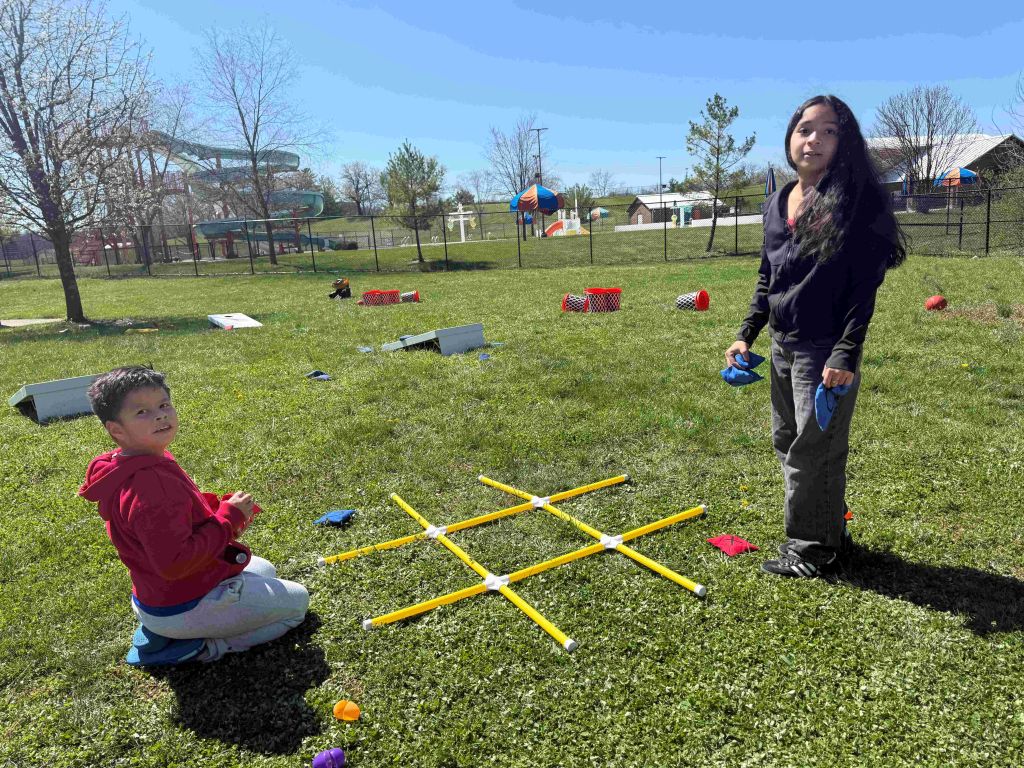 Familias latinas disfrutan de “Spring Fling 2026”