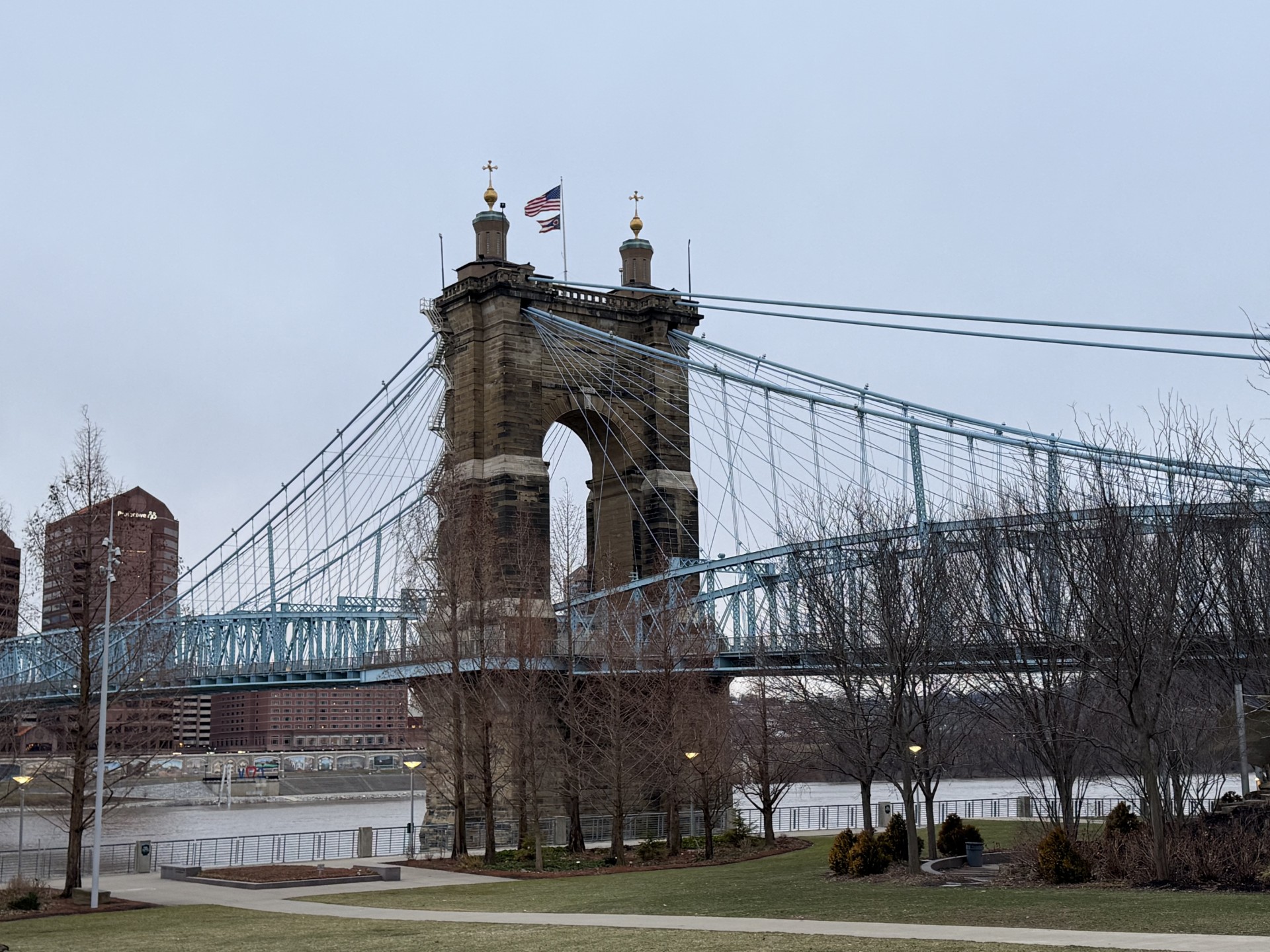 Brunch y cena de Pascua frente al mejor paisaje del río Ohio