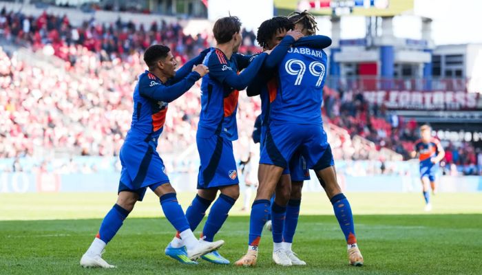 FC Cincinnati rescata empate agónico en Toronto con 10 hombres