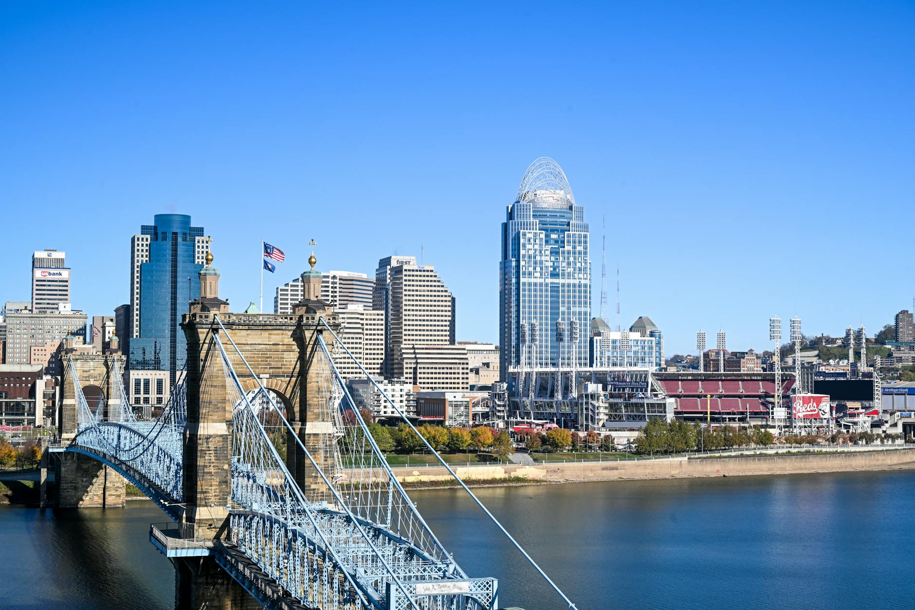 cincinnati skyline with roebling suspension bridge