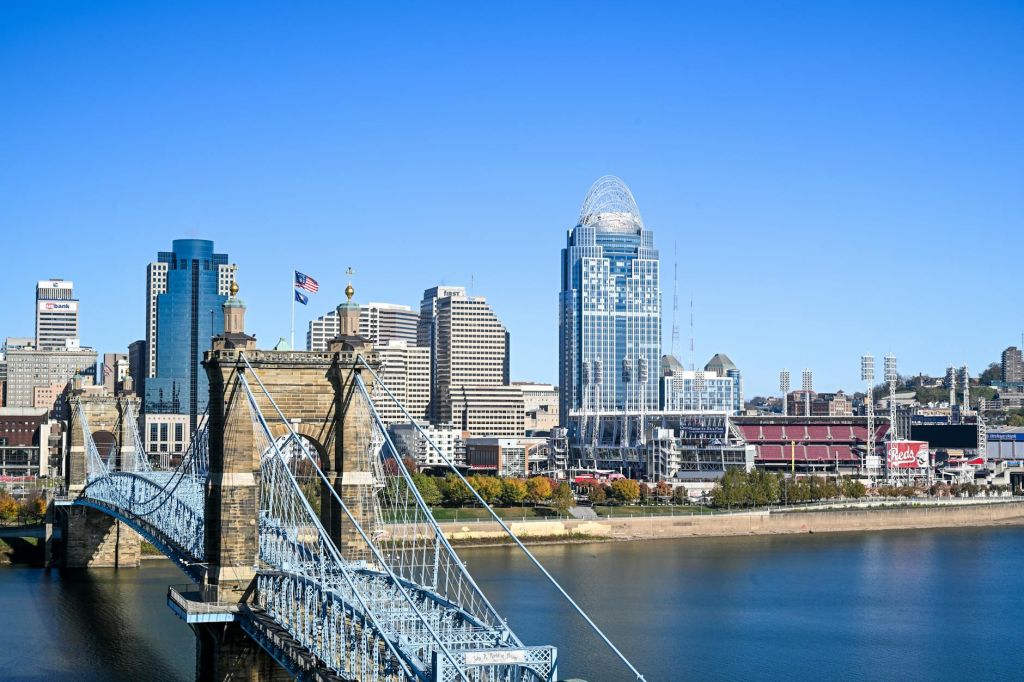 cincinnati skyline with roebling suspension bridge