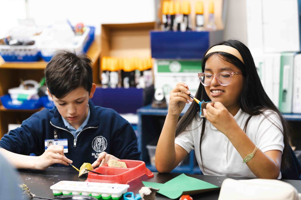 Programas estatales y becas están disponibles para educación católica 