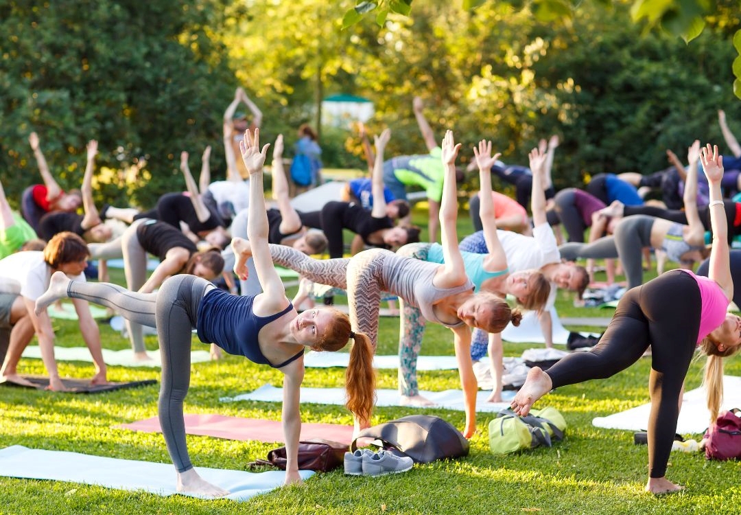 Sesiones gratuitas de yoga regresan a Smale Riverfront Park
