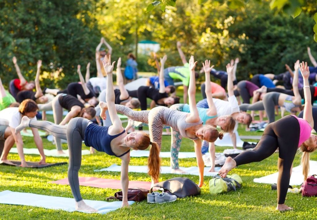 Sesiones gratuitas de yoga regresan a Smale Riverfront Park